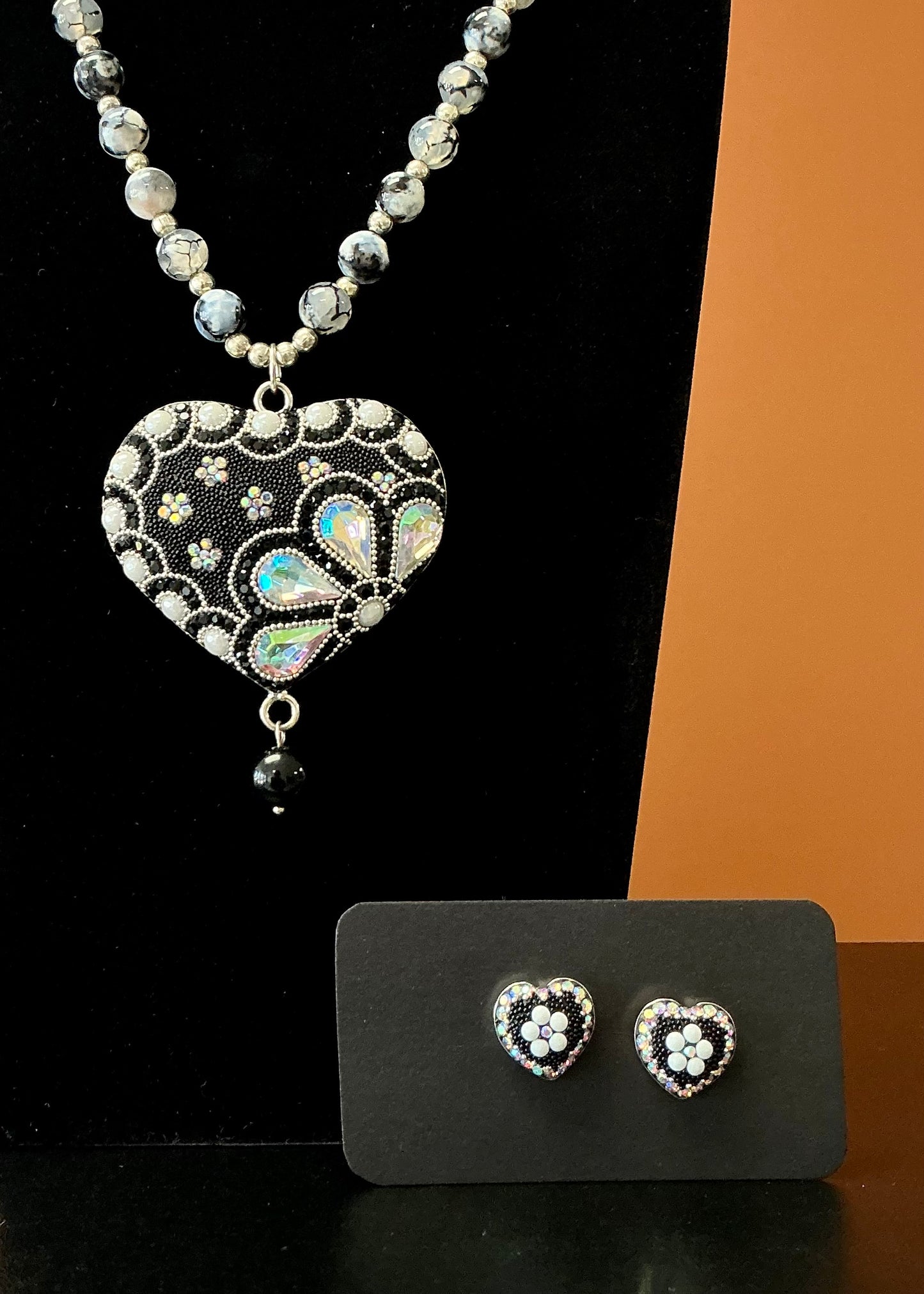 Corazón Negro Necklace & Earrings