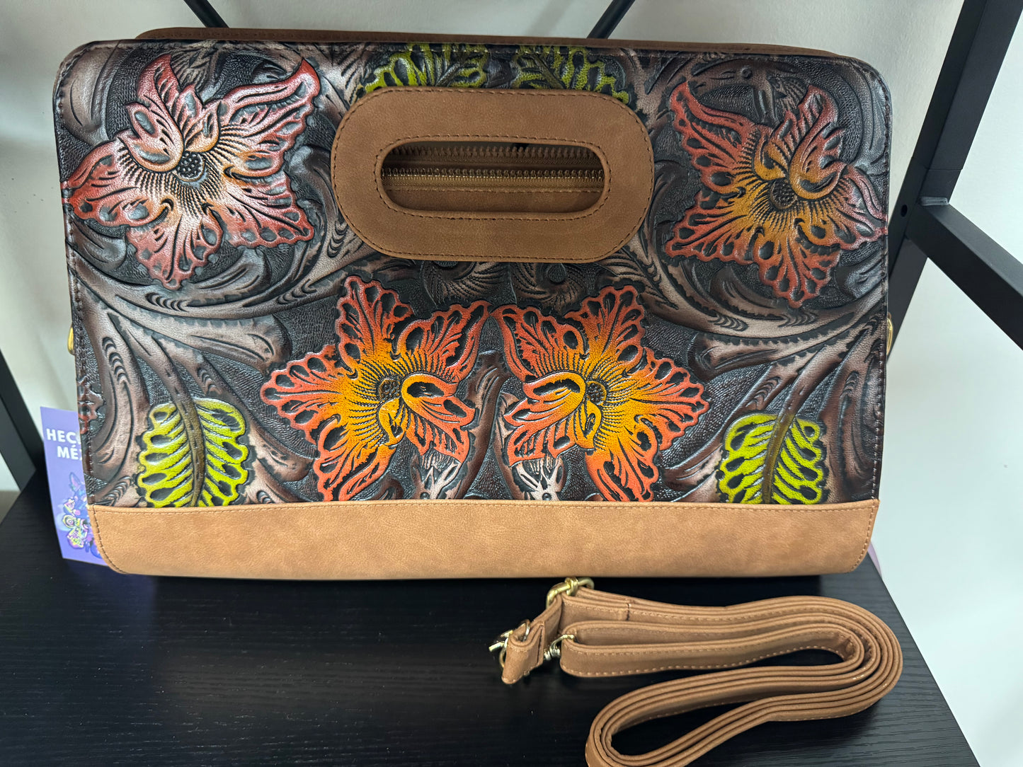 Artesanal Floral Cincelado Clutch