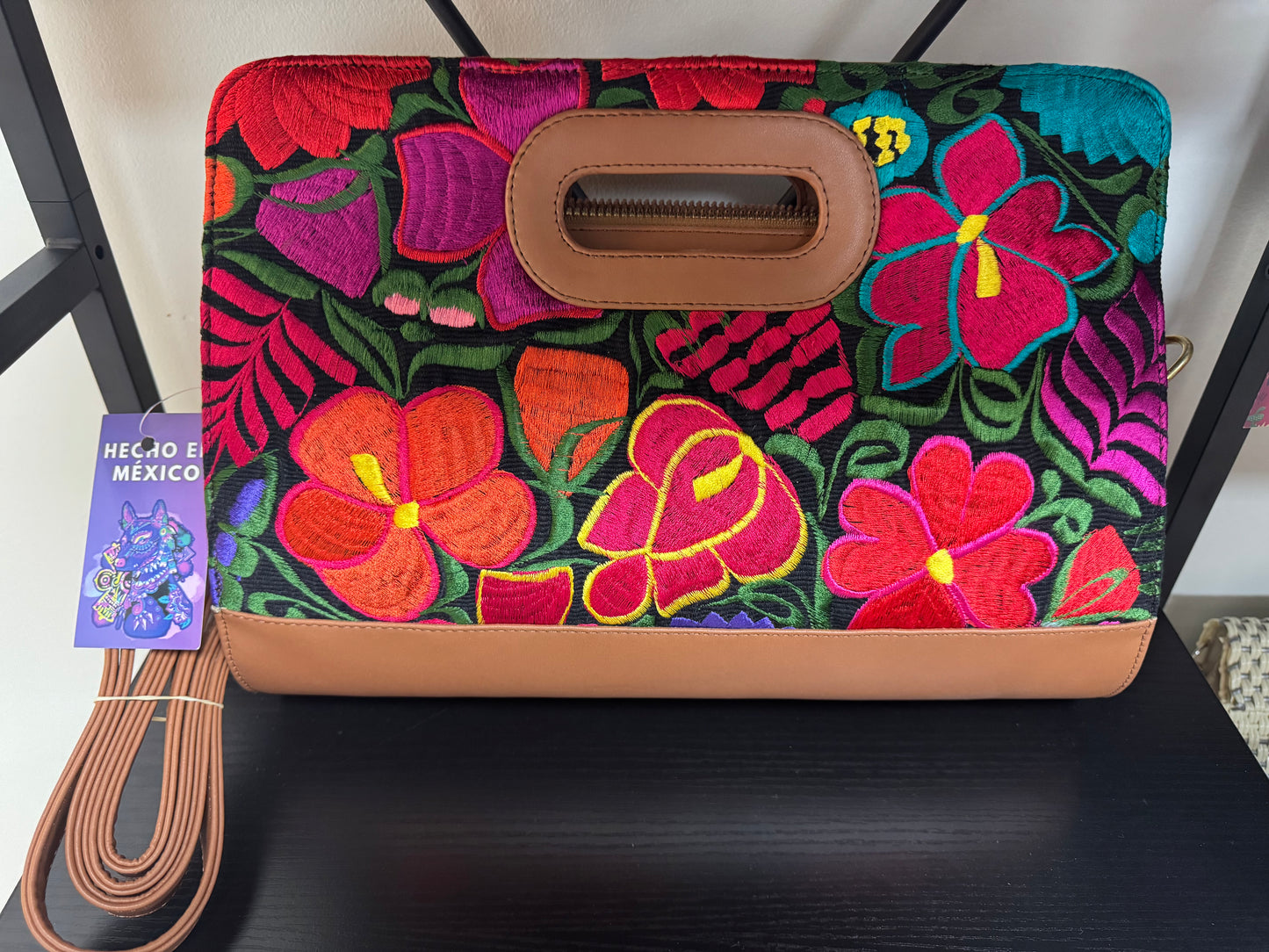 Artesanal Floral Bordado Clutch