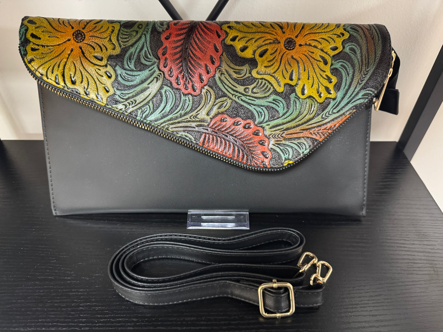 Artesanal Floral Cincelado Envelope Clutch