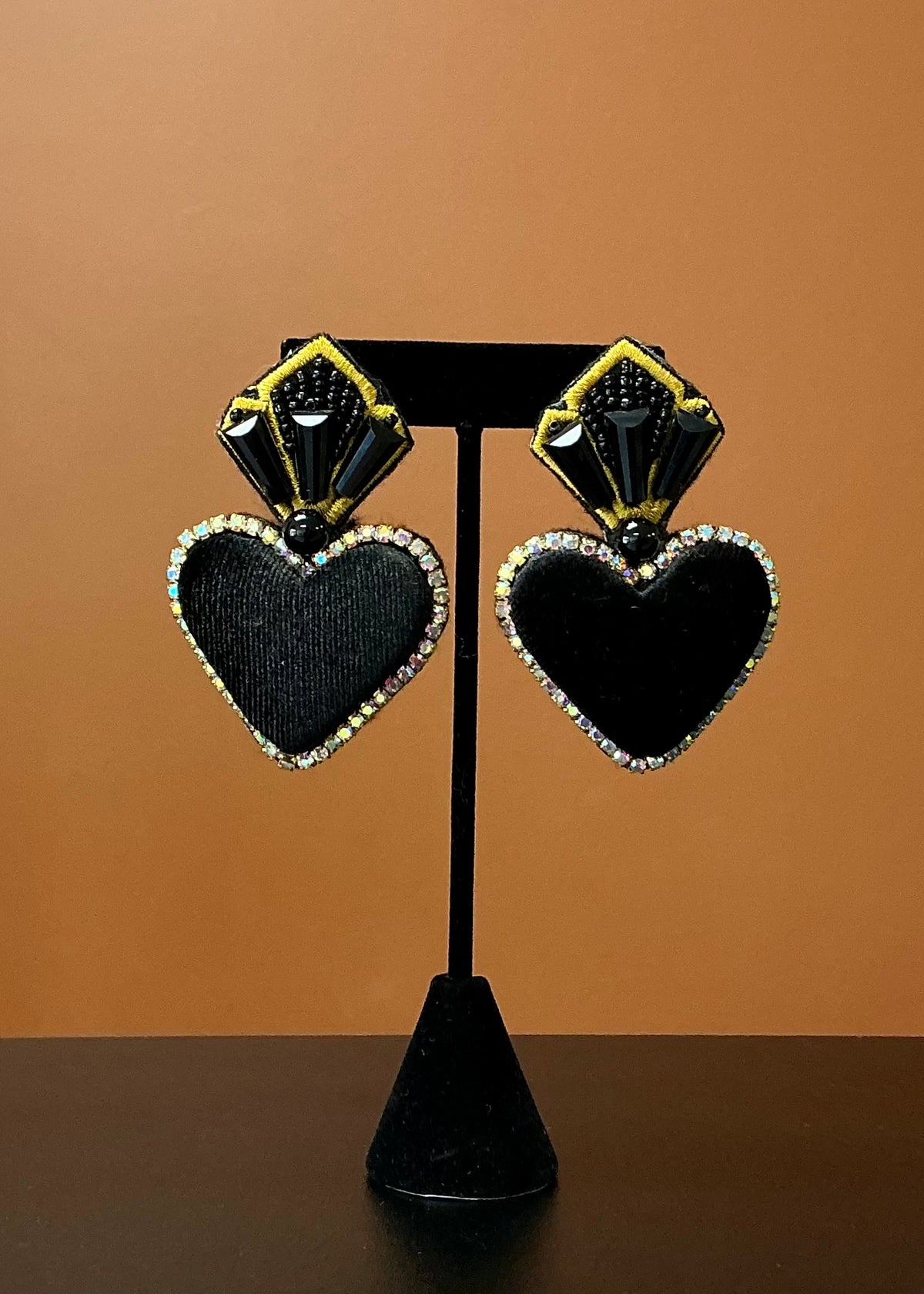 Corazón Sagrado Cushioned Earrings - Black