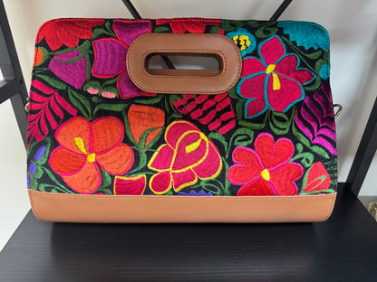 Artesanal Floral Bordado Clutch