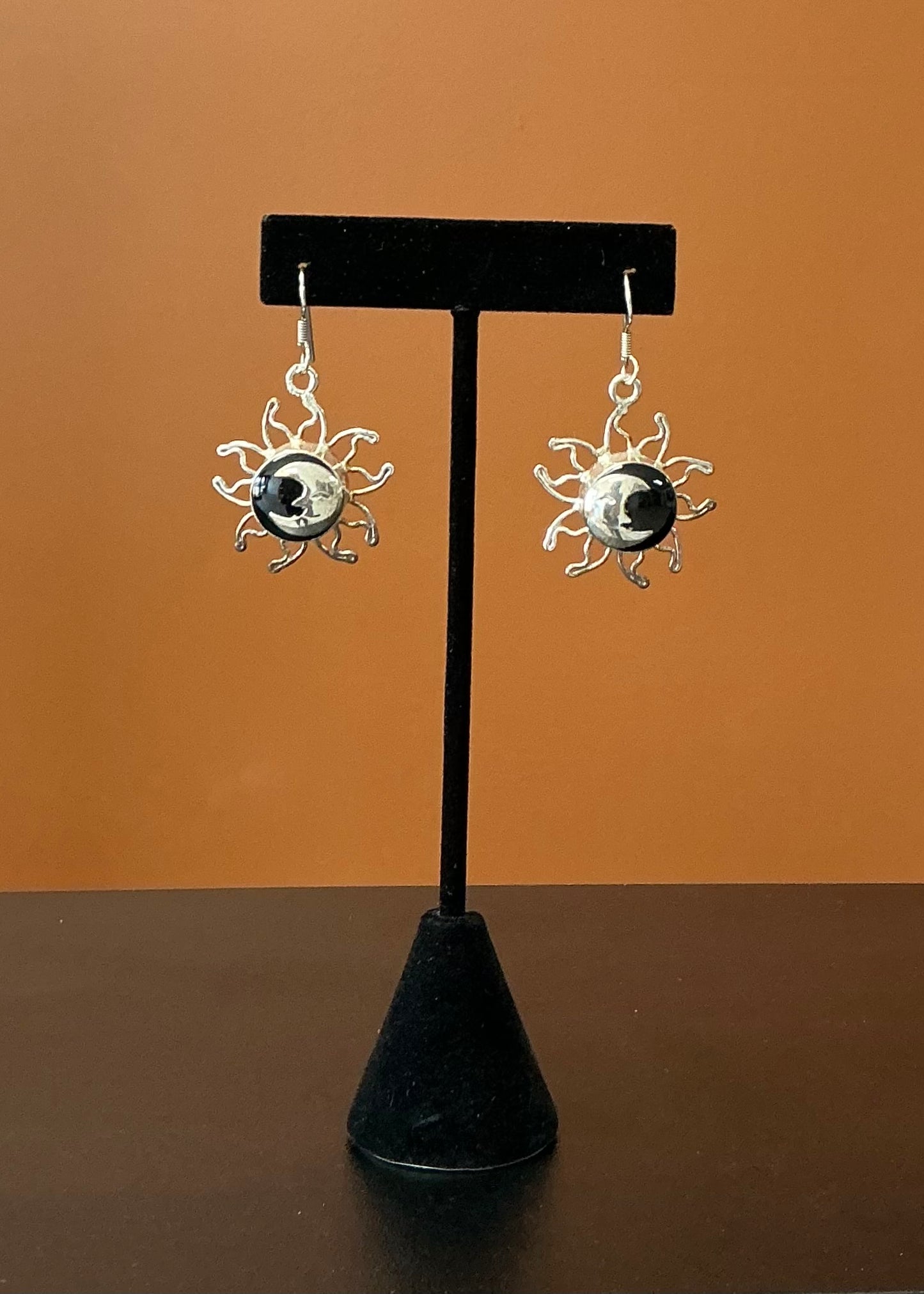 Rosy Eclipse Necklace & Earring Set