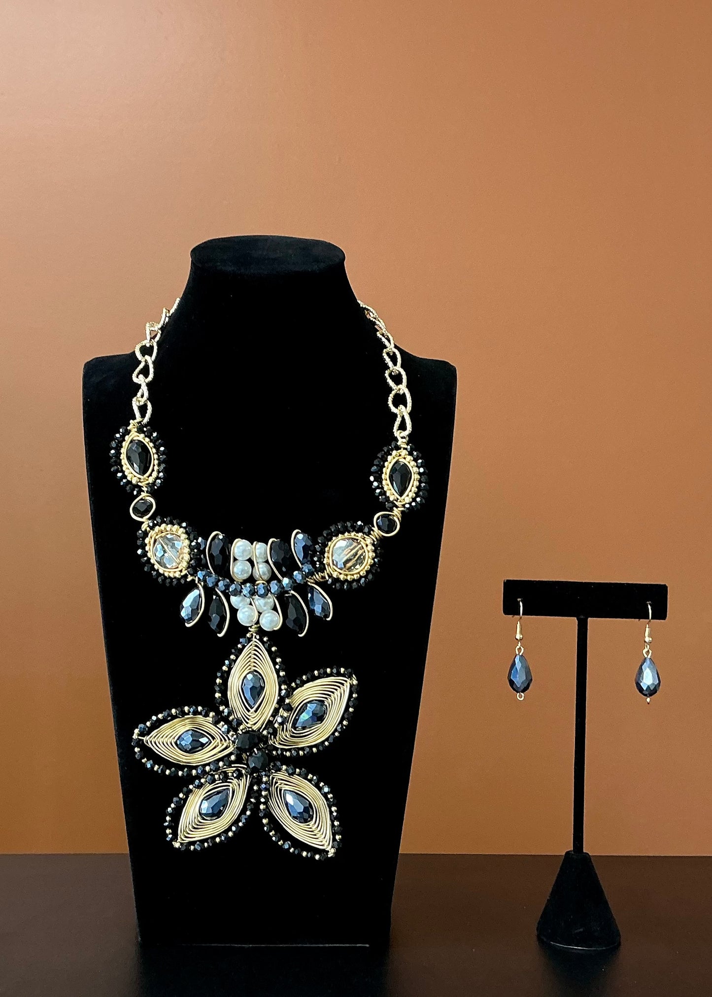 Golden Bloom Necklace Set