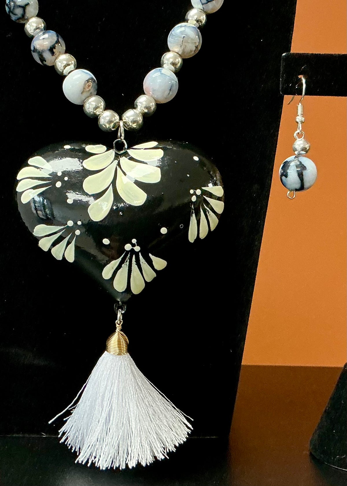 Corazón Pintado Necklace Set - Black with White Tassel