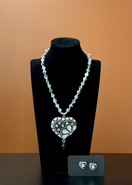 Corazón Negro Necklace & Earrings