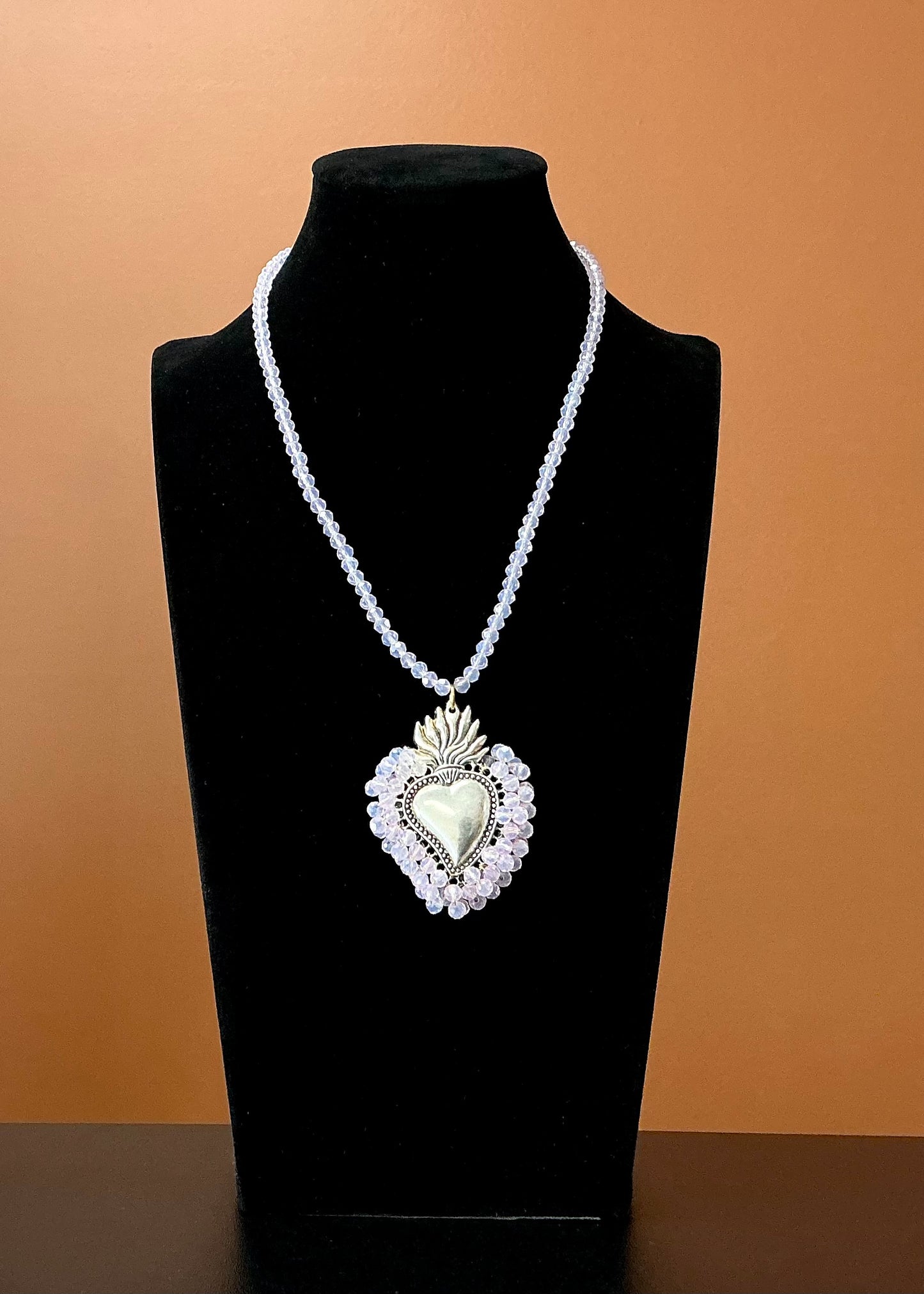 Corazón Sagrado Necklace - Light Pink