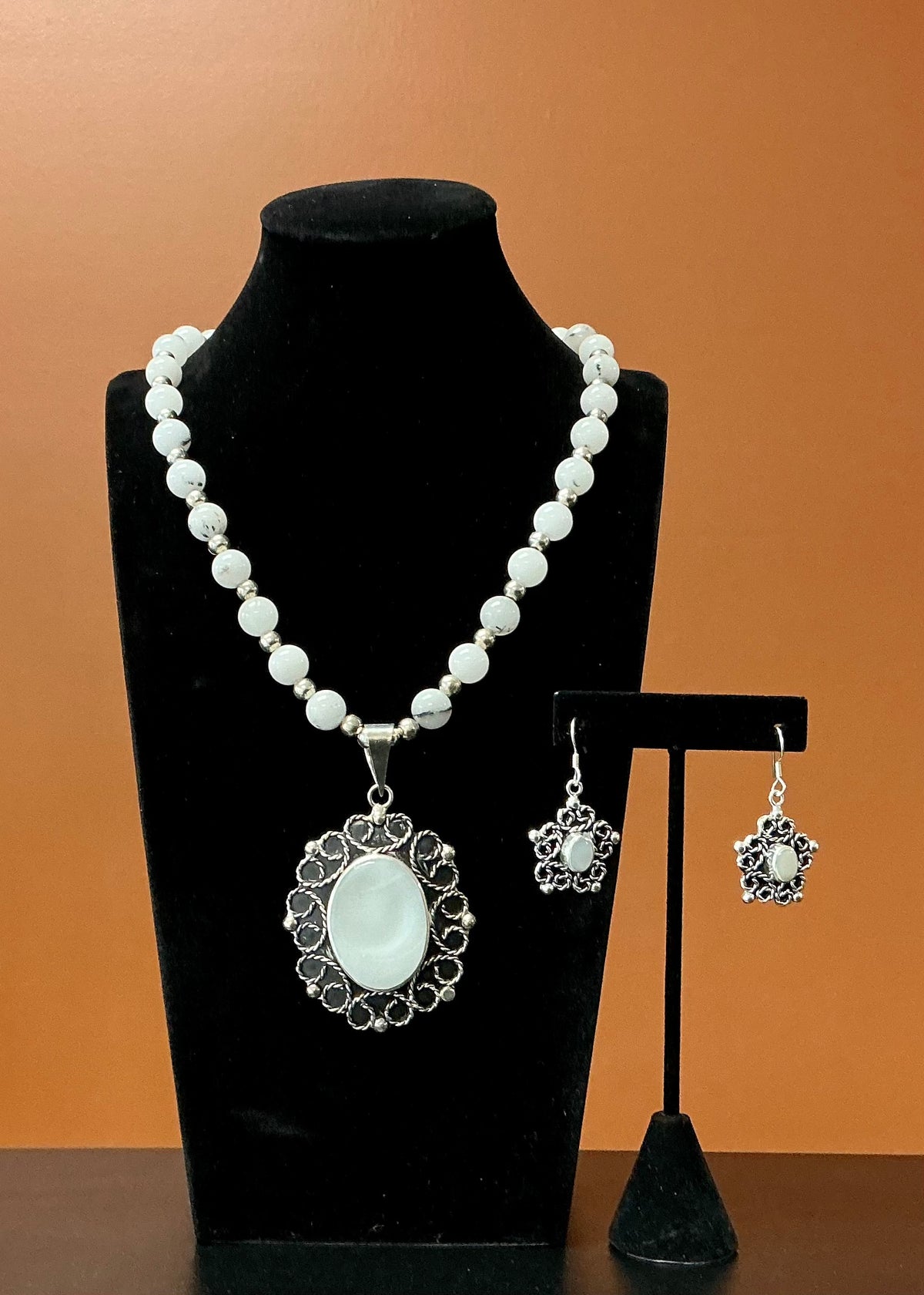 Light Reflection Necklace & Earrings