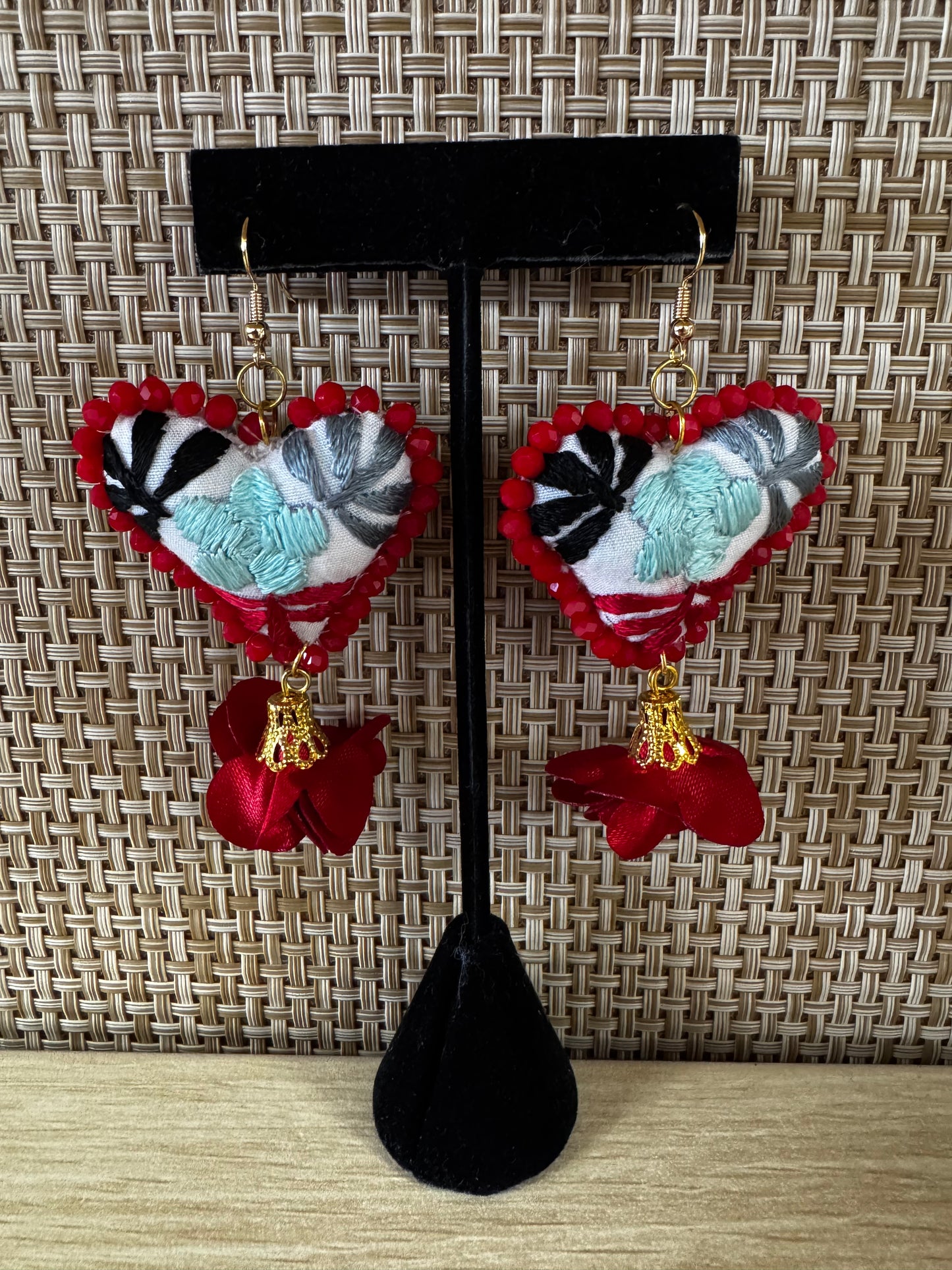 Corazón Roja Earrings
