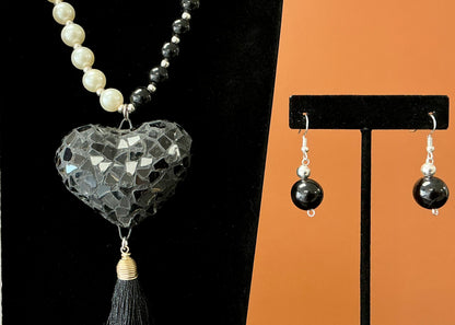 Onyx-Pearl Corazón Necklace & Earrings