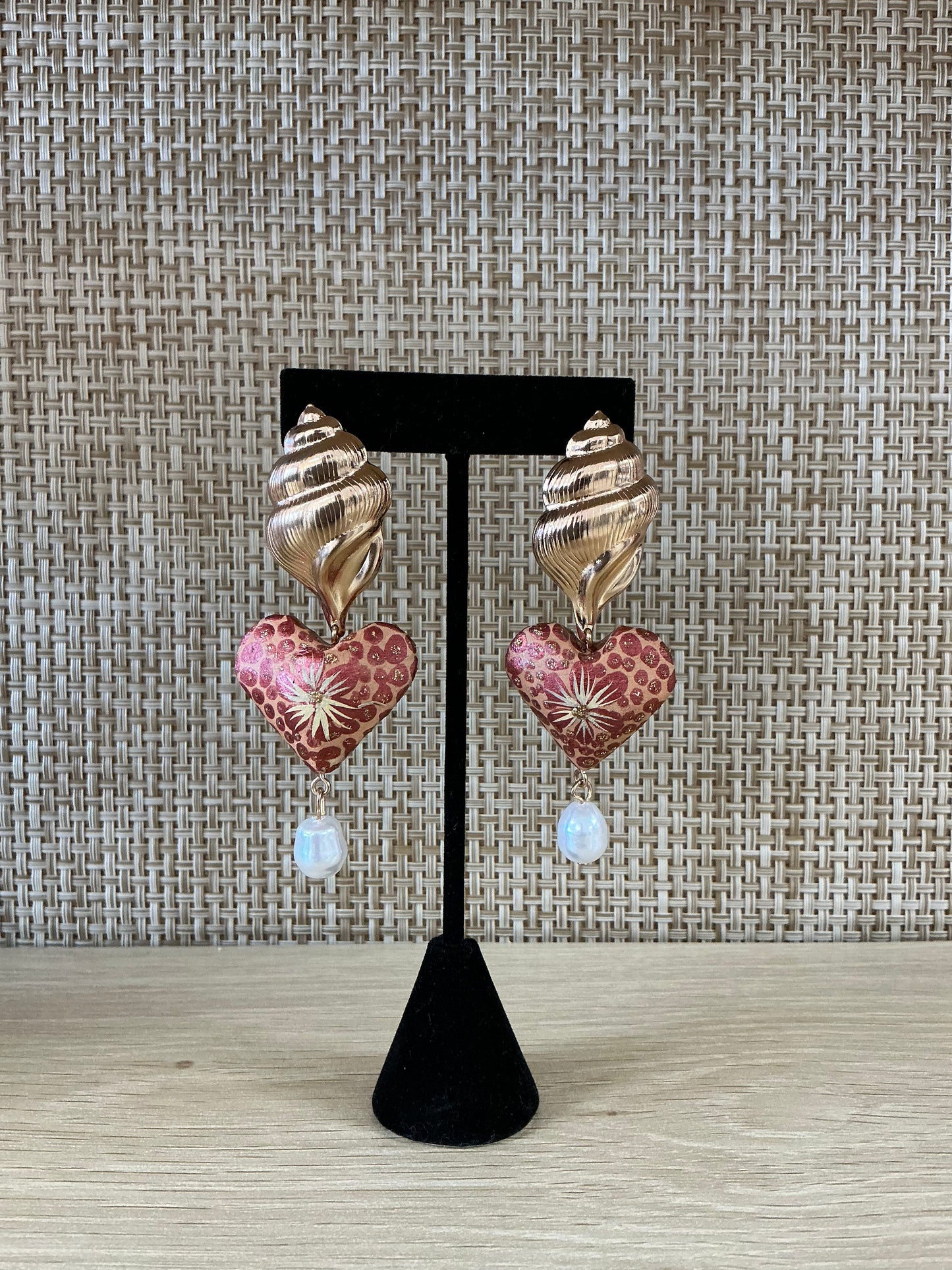 Concha Corazón Earrings (Gold)