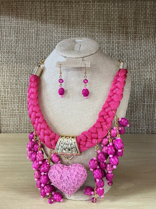 Corazón Rosa Statement Necklace & Earrings Set