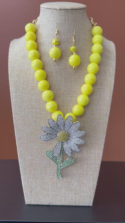 Daisy Statement Necklace Set